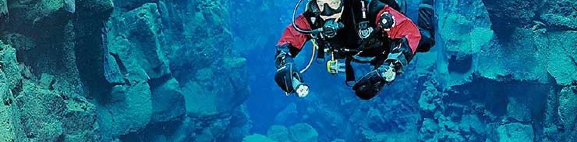 Diving in Silfra Day Tourpick-up 3 PM/6-8 hrs