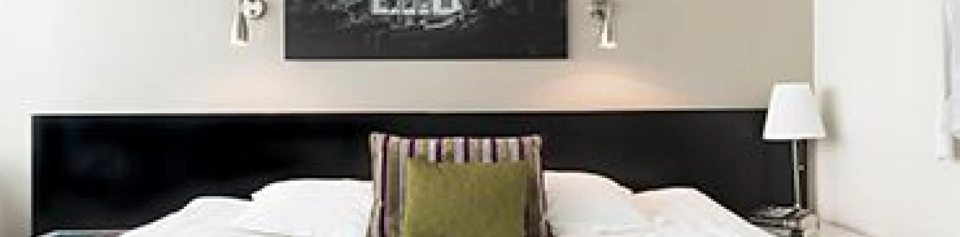 22 Hill Hotel