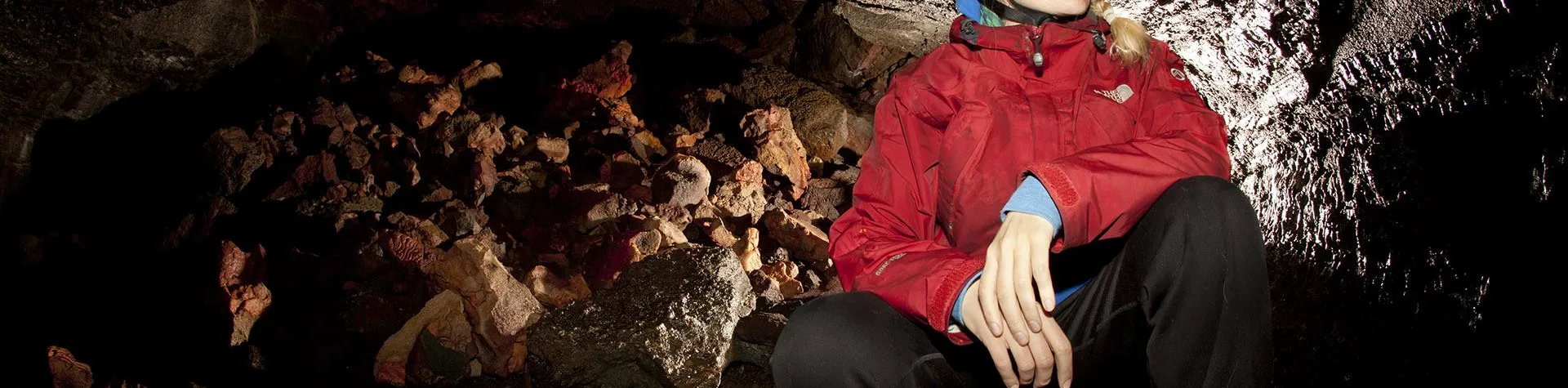 Guided Lava Tunnel Tour (07:45/2.5 hrs) (G09)