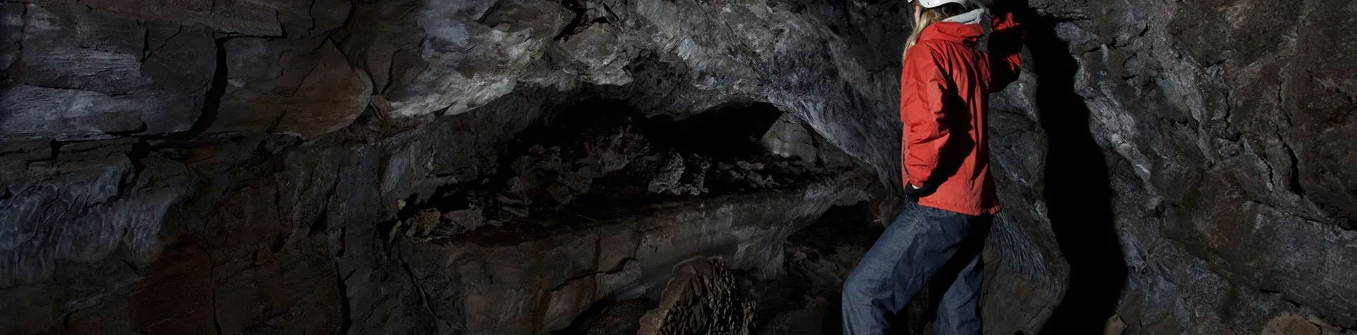Guided Lava Tunnel Tour (07:45/2.5 hrs) (G09)