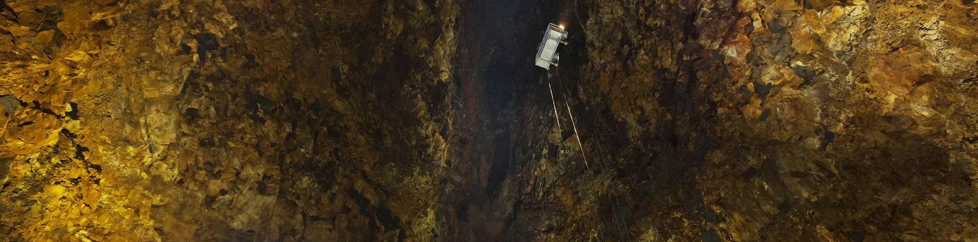 Inside the volcano pick-up 11.30 AM/5-6 hrs (L01)