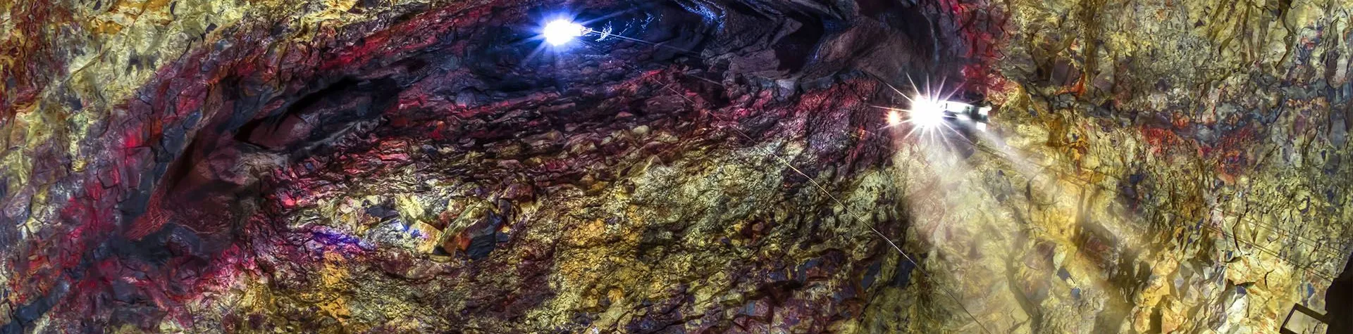 Inside the volcano pick-up 11.30 AM/5-6 hrs (L01)