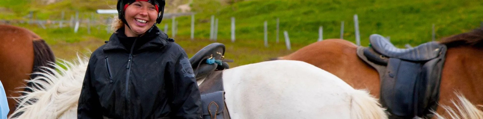 Horses & Hot Springs (8 AM/5 hrs/2,5 hrs riding) (C02)