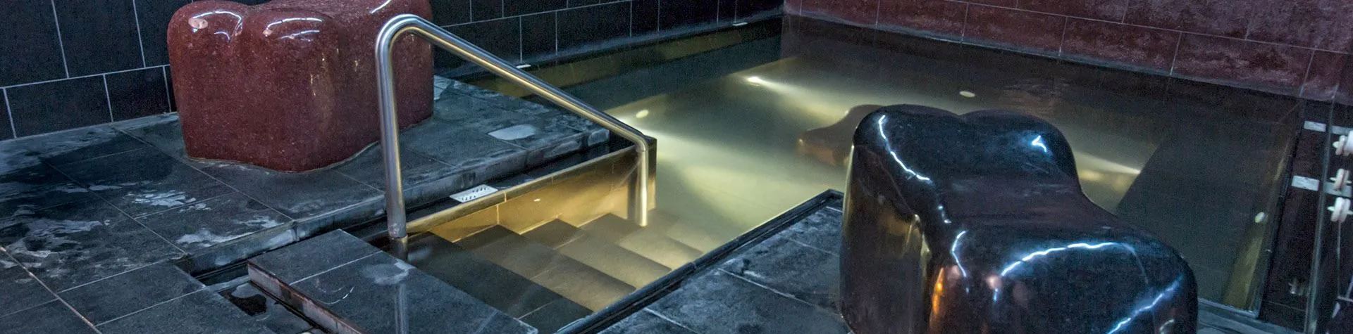 Entrance to Laugar Spa (P01)