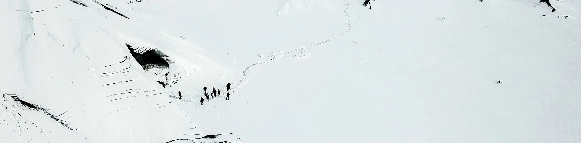 The Ice Cave under the Volcano (9 AM/11 h) (G12)