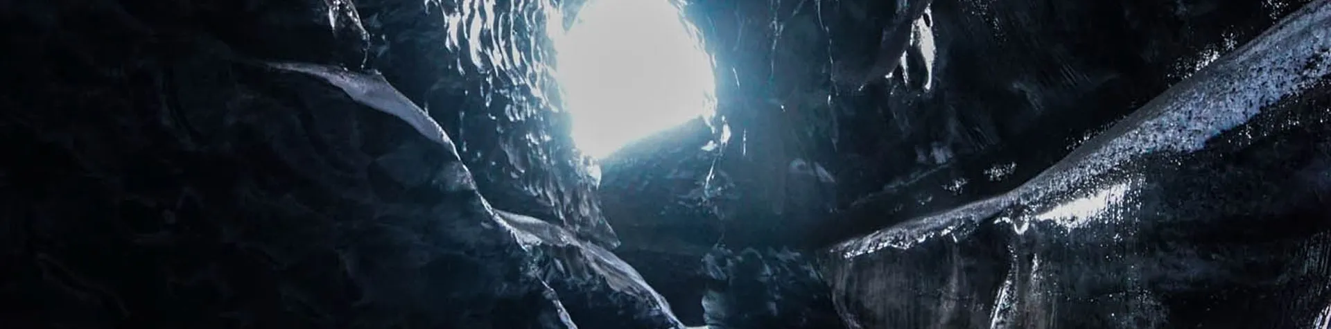 The Ice Cave under the Volcano (9 AM/11 h) (G12)