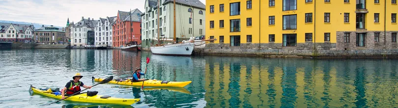Kayaking in Ålesund, Norway (Sverre Hjørnevik / Fjord Norway).
